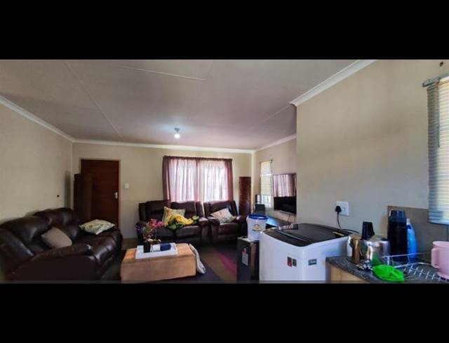 3 BEDROOM HOUSE FOR SALE IN SKY CITY